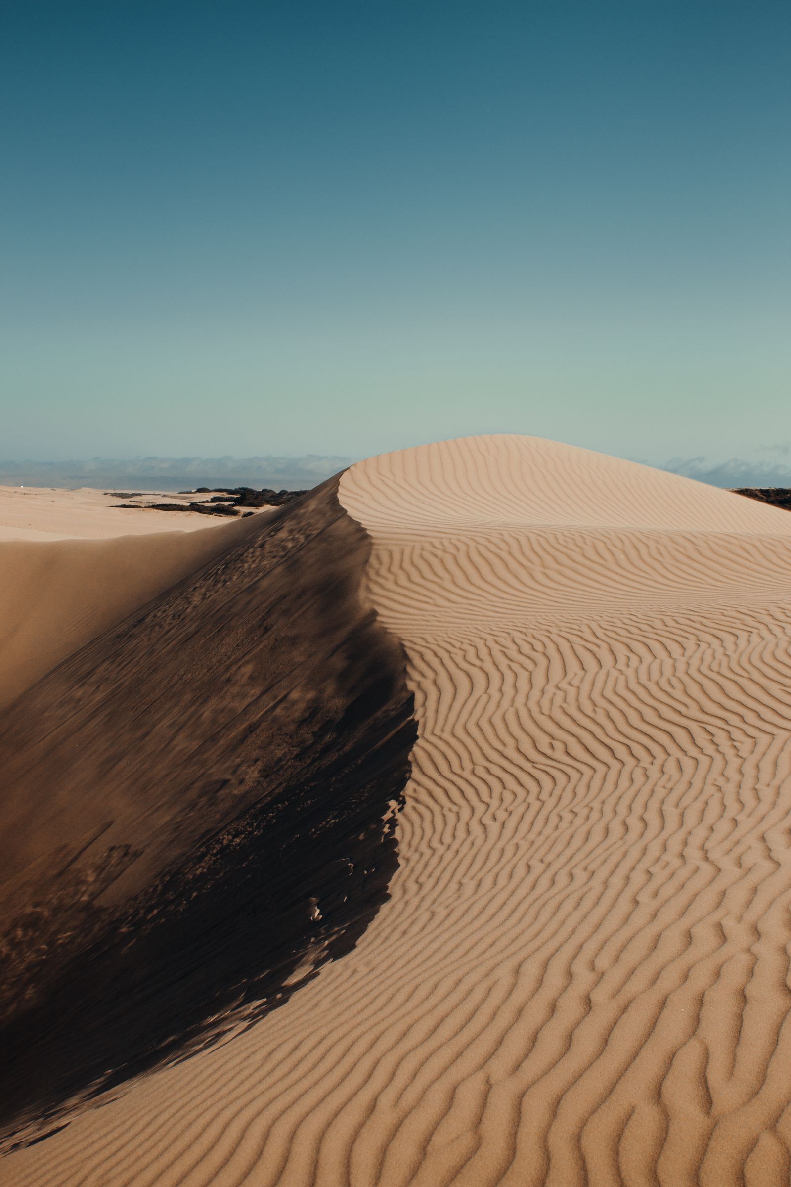 Brown Desert Under the Blue Sky — Randonnée au-dessus de Cameroon : le point de départ partagé avec le groupe.