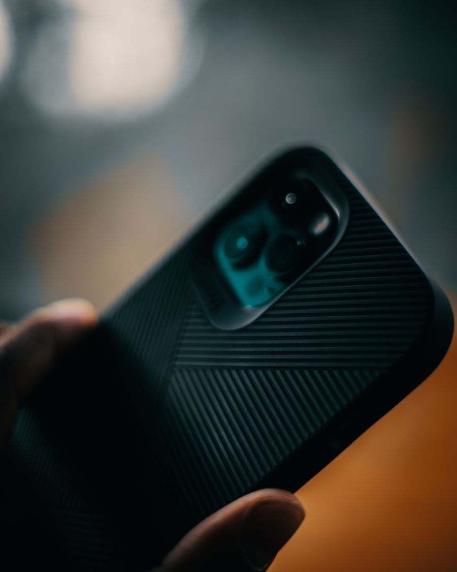 a person holding black smartphone — Soirées à Haiti : dîners, trajets et avis, tout instantané.