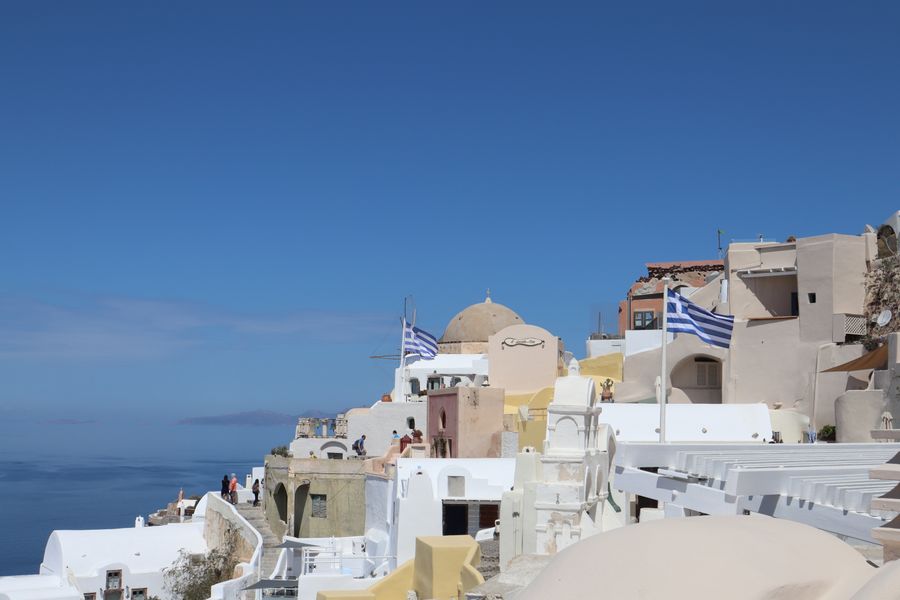 oia village on santorini island — De gare en gare à Algeria : tout passe par le téléphone.
