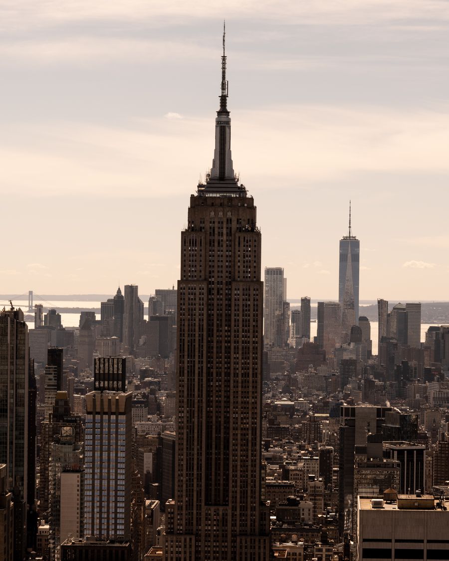 empire state building nyc — Qu'il pleuve ou qu'il vente, la connexion tient — la météo ne bride pas les données.