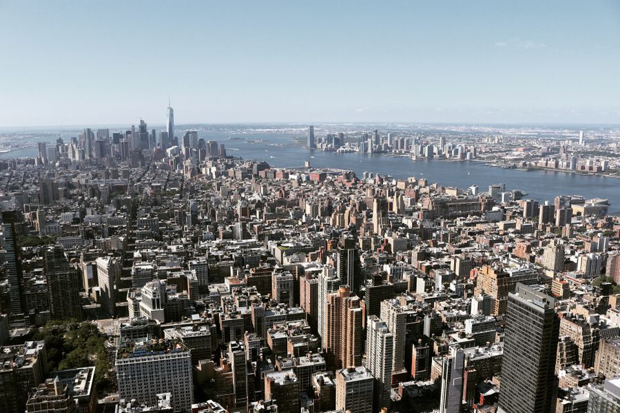 one world trade center new york — La file SIM de Tunisia, entièrement sautée : installée avant l'ouverture des portes de l'avion.